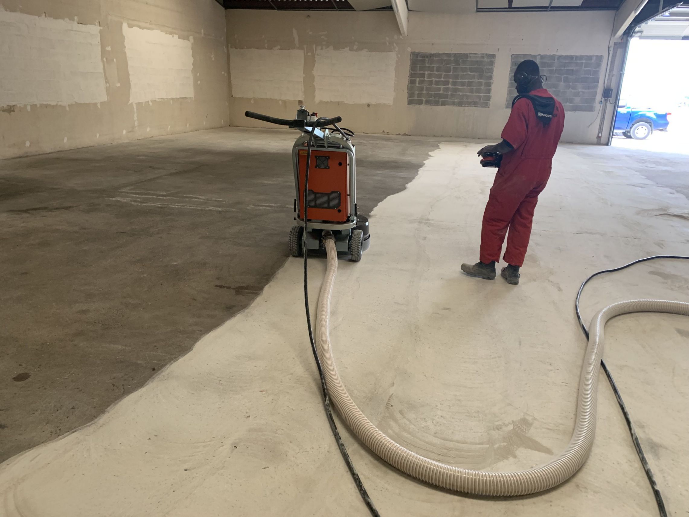 ponçage rabotage de sols en béton pour immeuble, grande structure dans toute l'aquitaine, matériel spécifique, employés qualifiés, travail de haute qualité et excellente performance